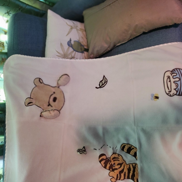 Original Winnie the Pooh Blanket/Sensory  Play Mat - Picture 3 of 5